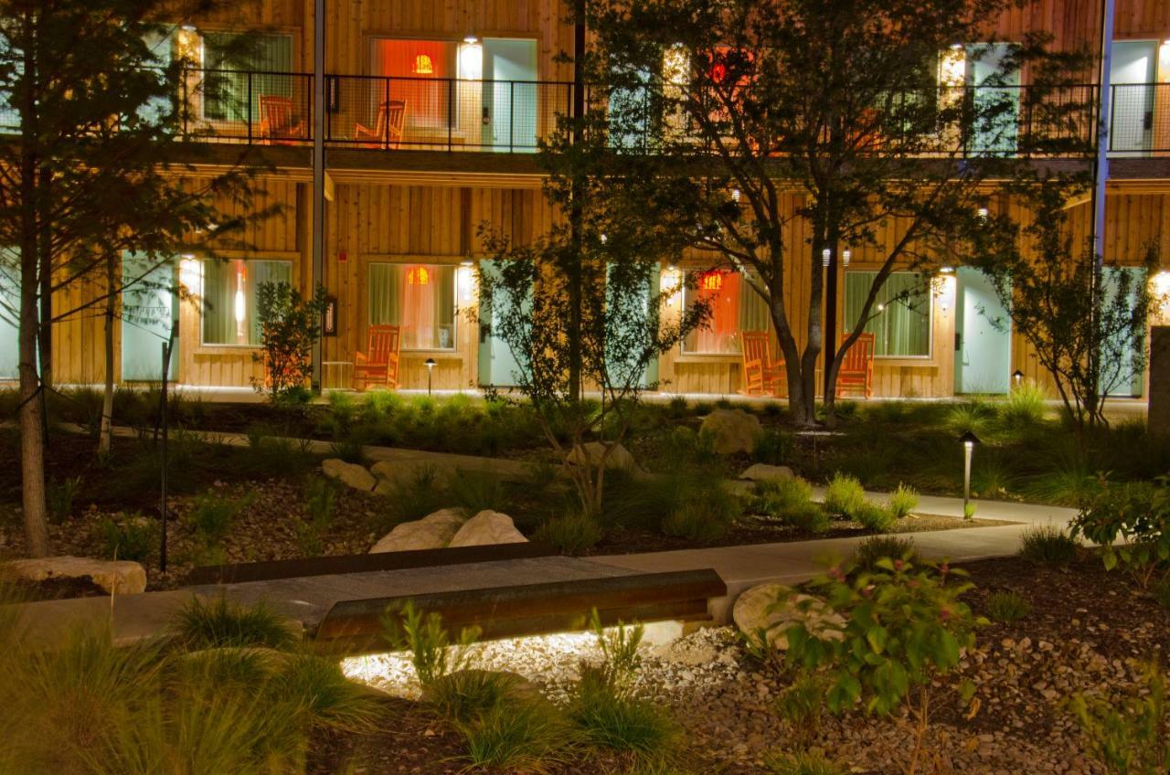 Lone Star Court, By Valencia Hotel Collection (Adults Only) Остин Екстериор снимка